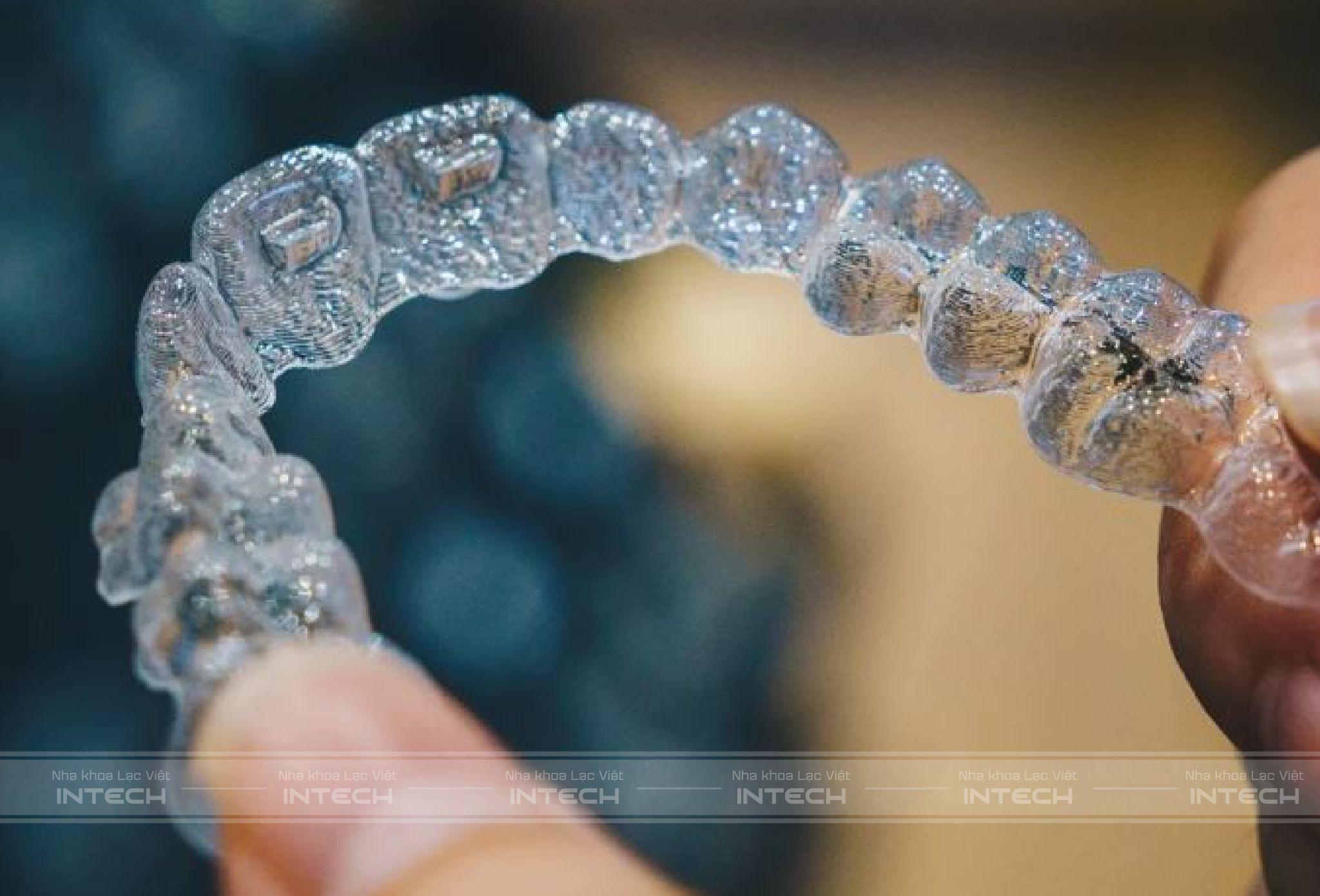 Khay niềng trong suốt invisalign Khay niềng trong suốt invisalign