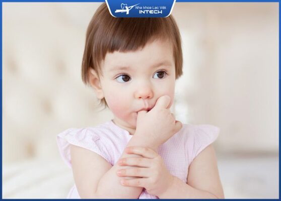 Thói quen mút tay ở trẻ gây lệch khớp cắn Thói quen mút tay ở trẻ gây lệch khớp cắn