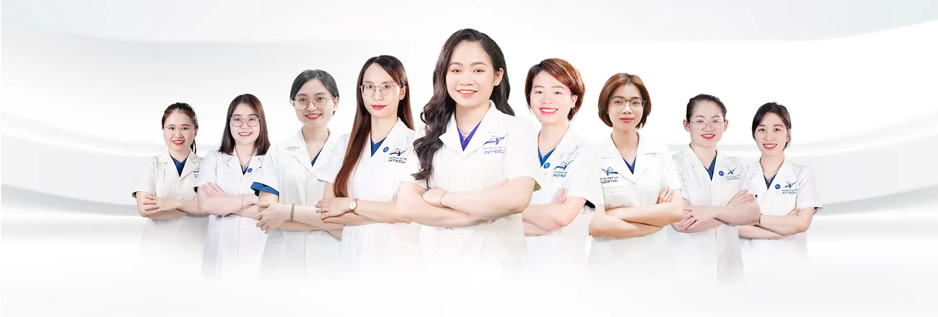 Doi ngu bac si nha khoa lac viet intech